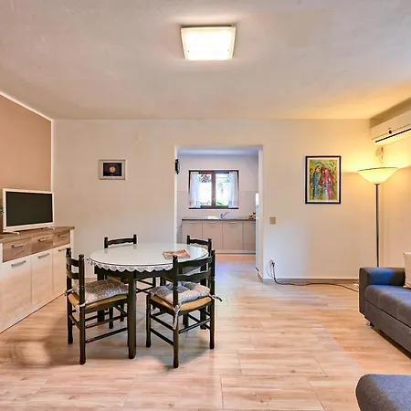 Iby Apartment