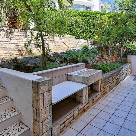 Iby Apartment *